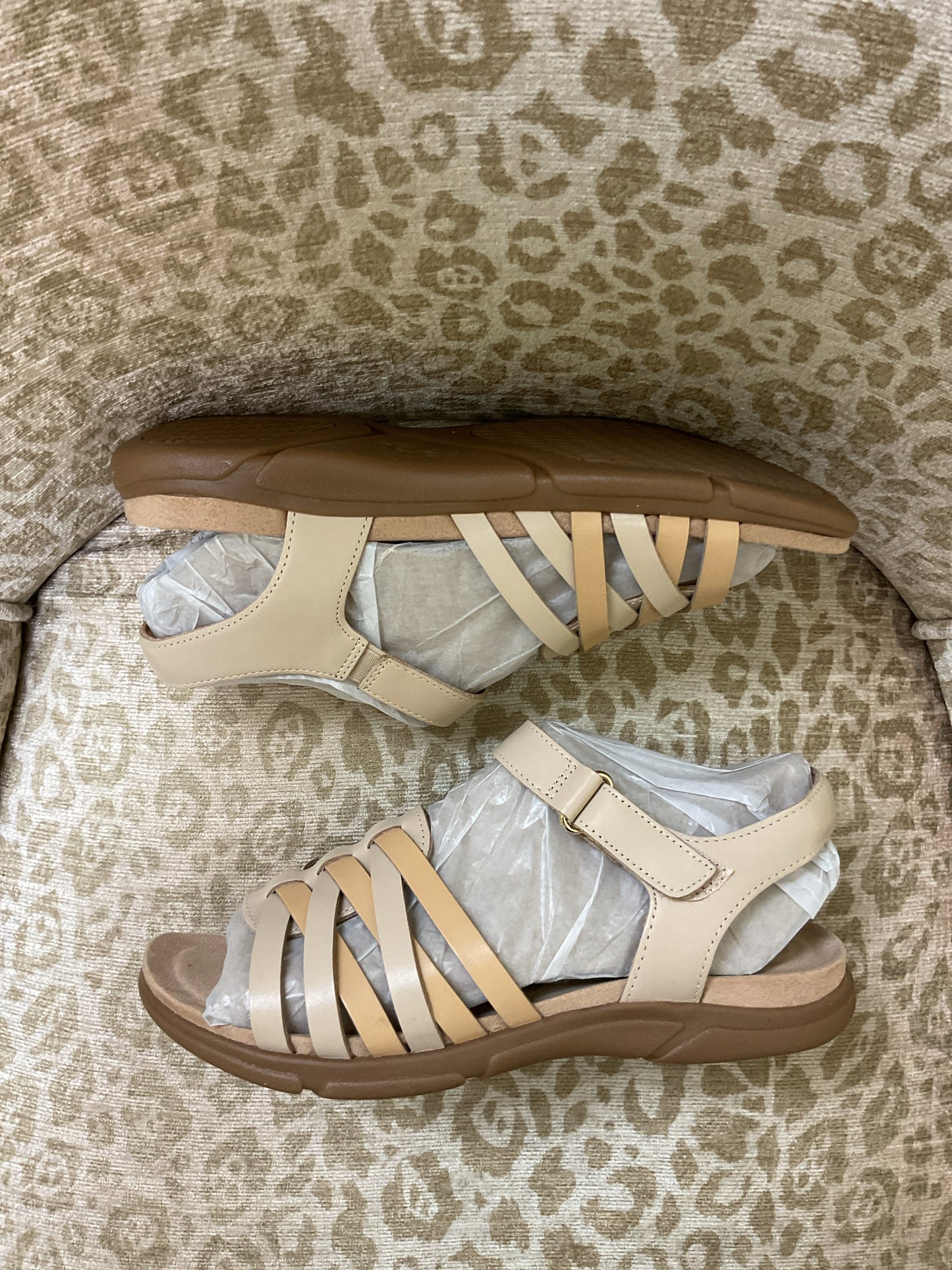 Easy Spirit 8.5W Ivory shoes sandals new in box
