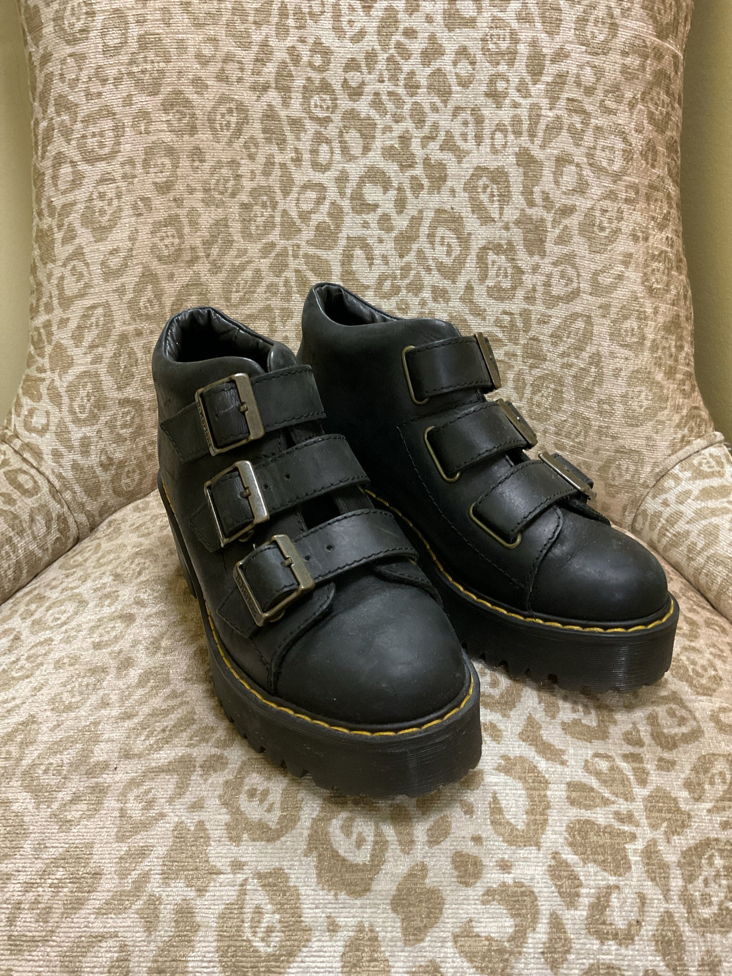Dr. Martins 5 Black shoes