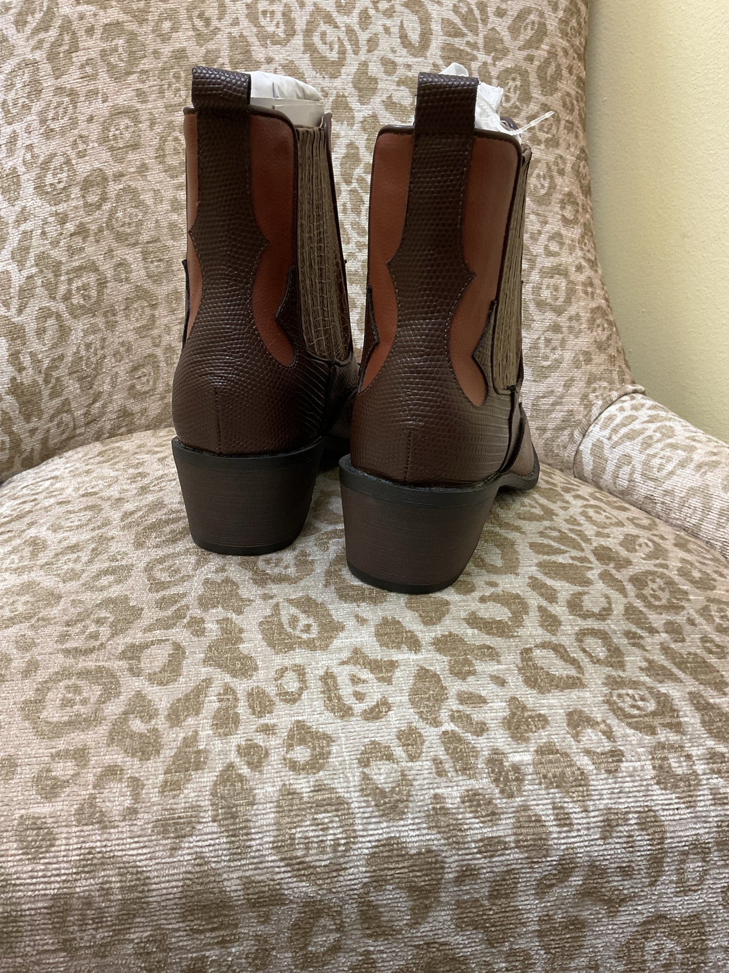 Coconut 6 Brown Boots western new in box