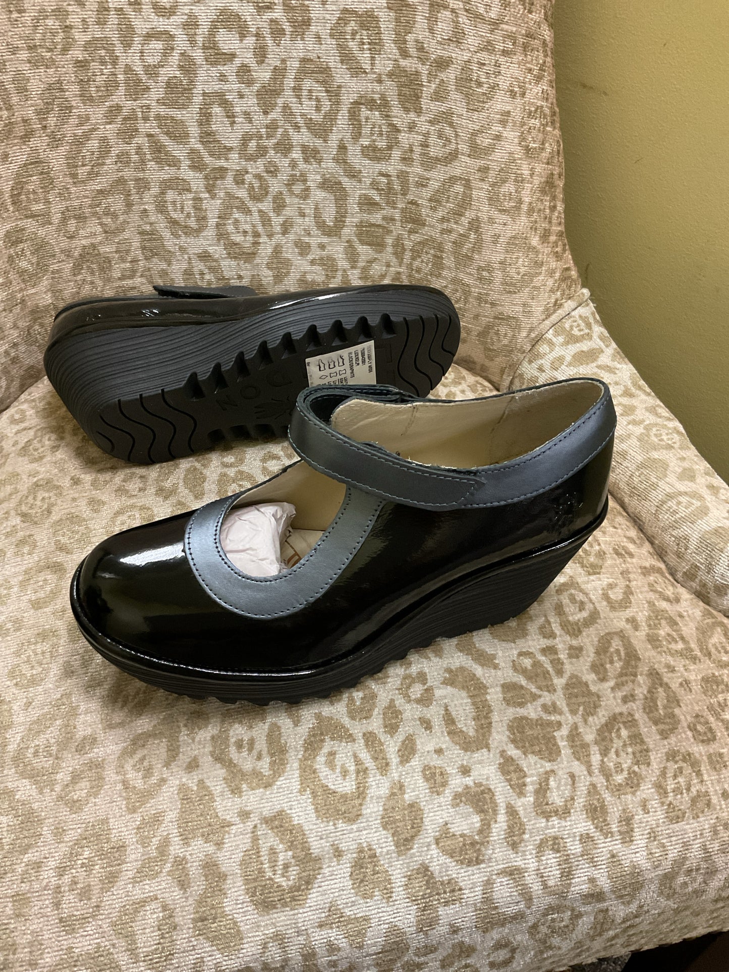 Fly London 8 Black shoes