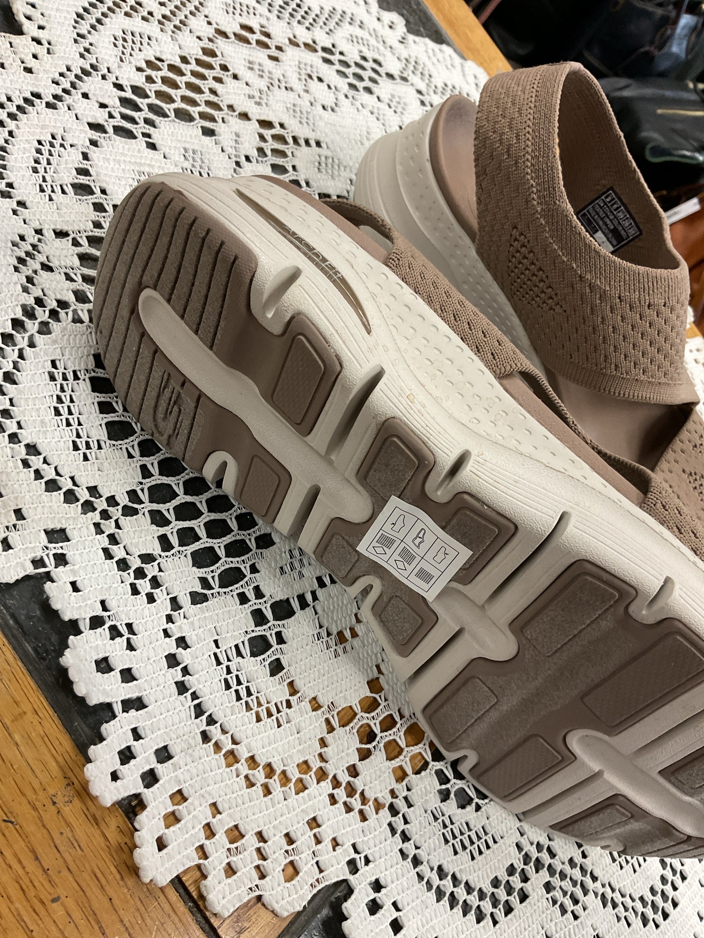 9 Skechers Taupe Sandals