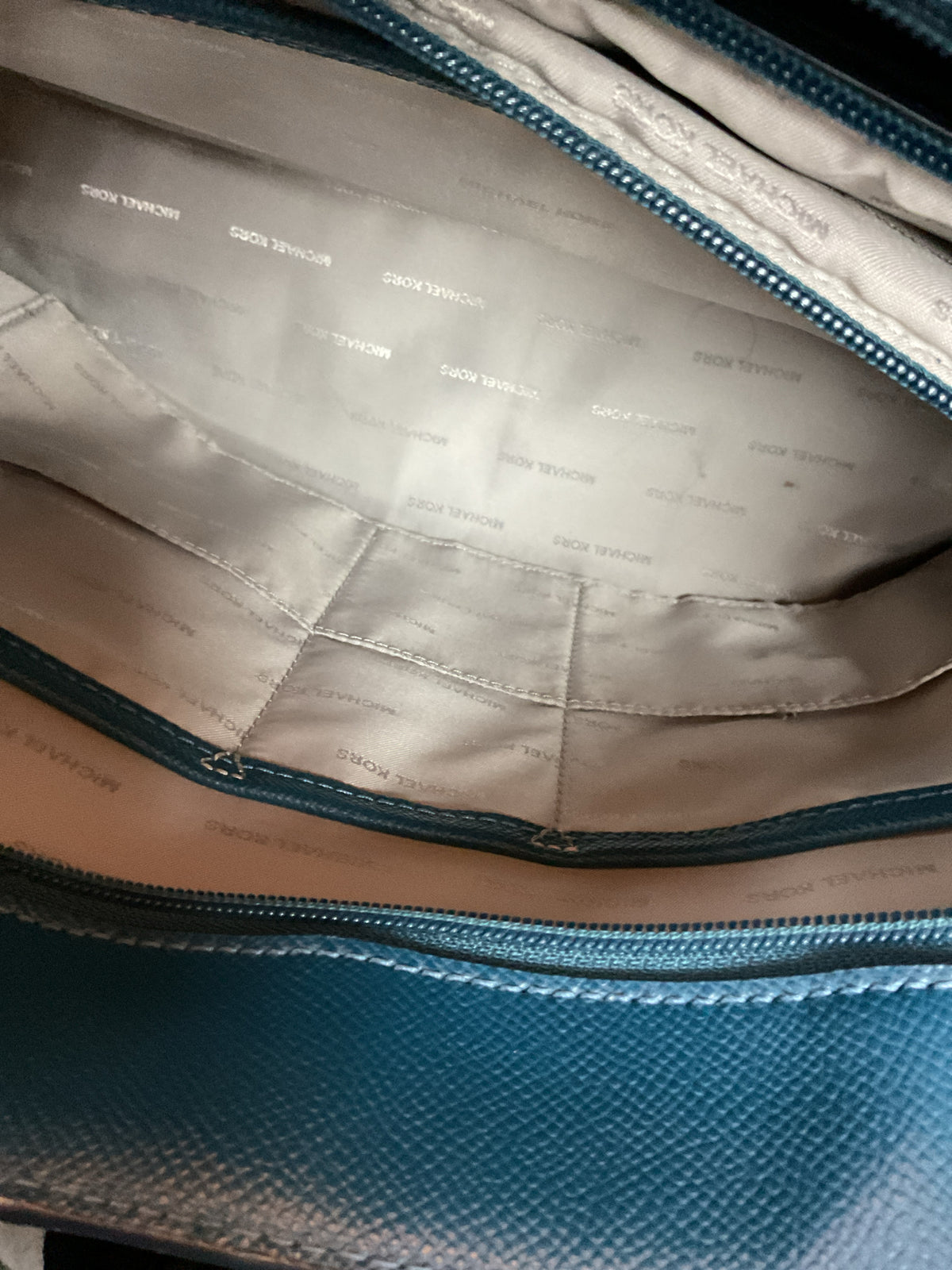 Michael Kors Purse large Charlotte shoulder bag with padded ipad area
