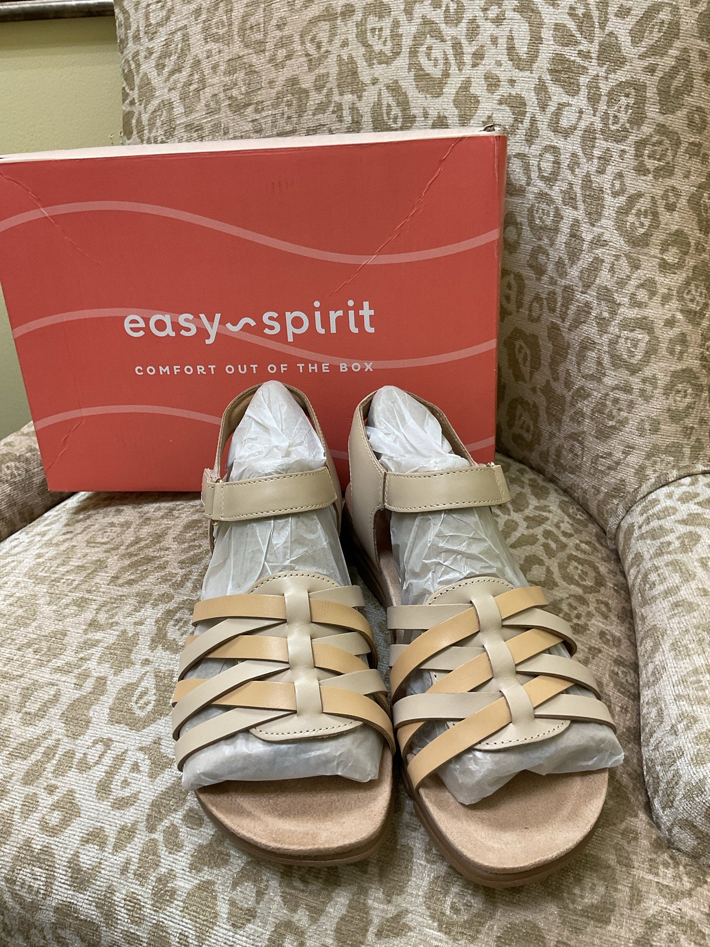 Easy Spirit 8.5W Ivory shoes sandals new in box