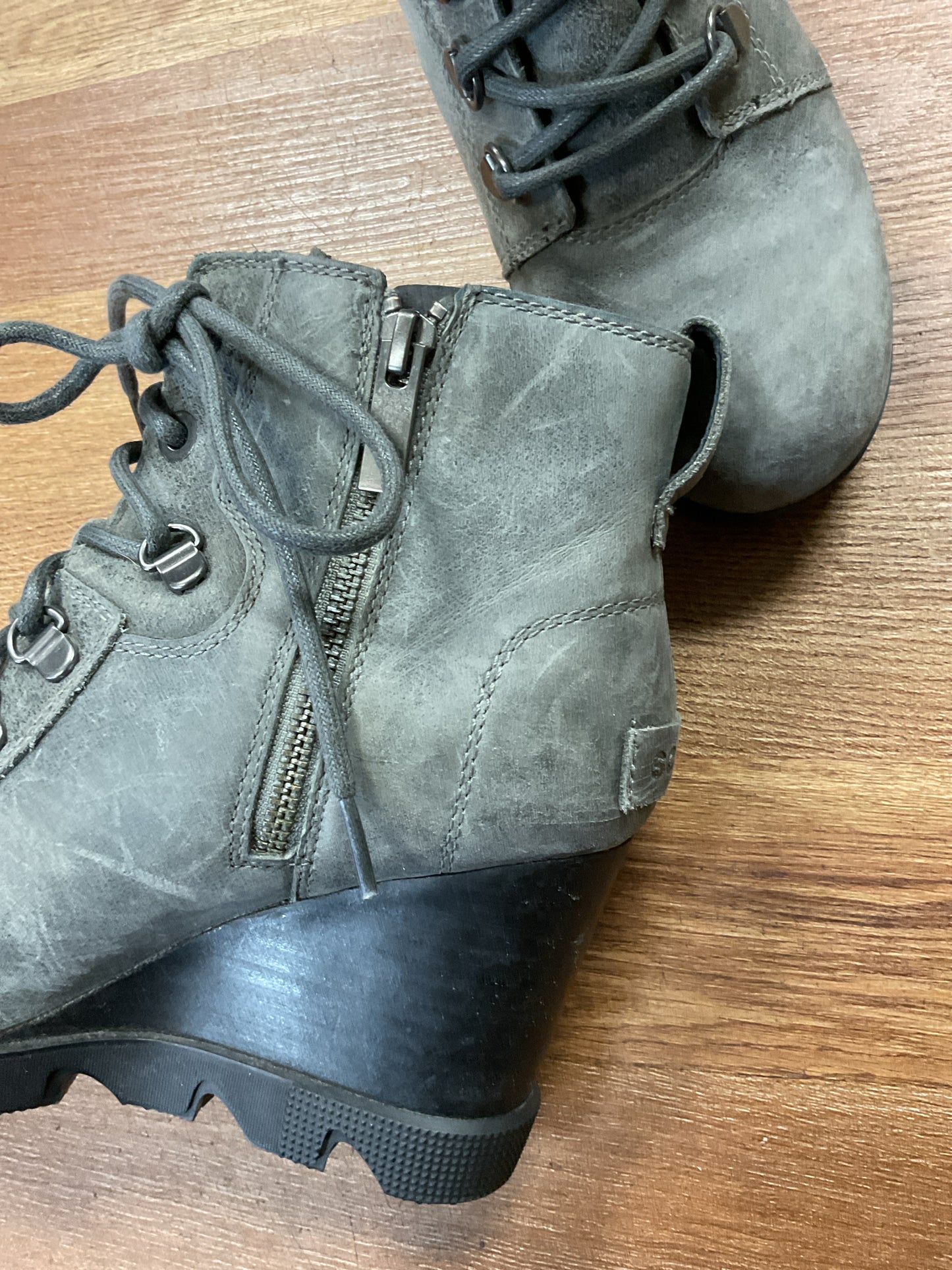 Sorel 7.5 Gray Boots Uptown wedge gray distressed leather