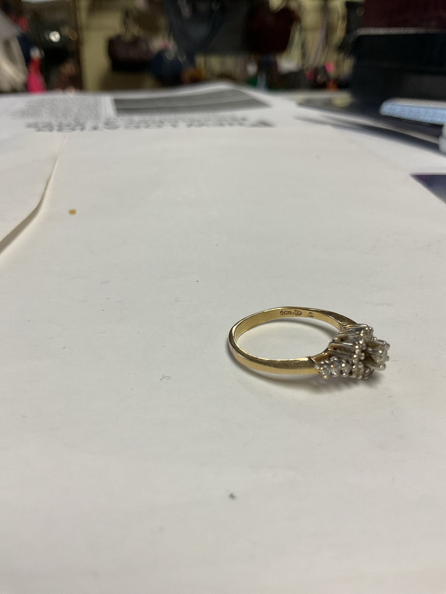 14K Ring diamond wtih accent diamonds size 5 cluster inlaid 2.7g