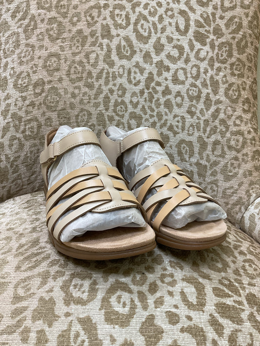 Easy Spirit 8.5W Ivory shoes sandals new in box