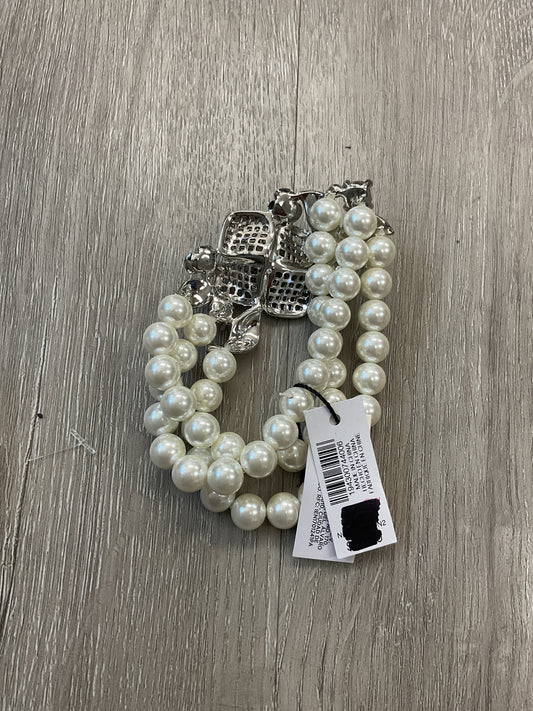 White House Bracelet stretch faux pearls and silver rhinestone flower