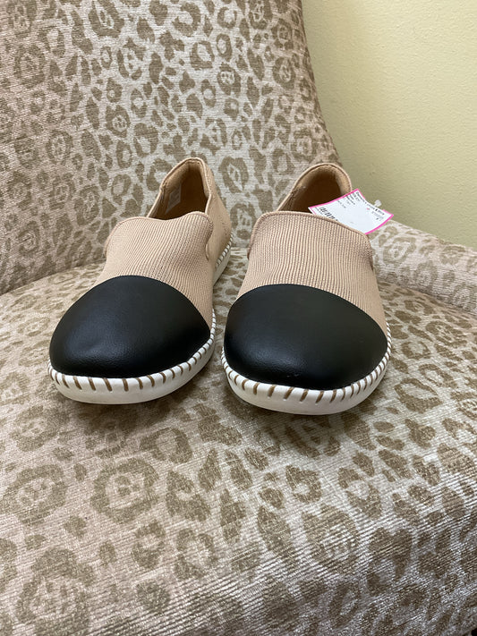 Skechers 10 Tan shoes