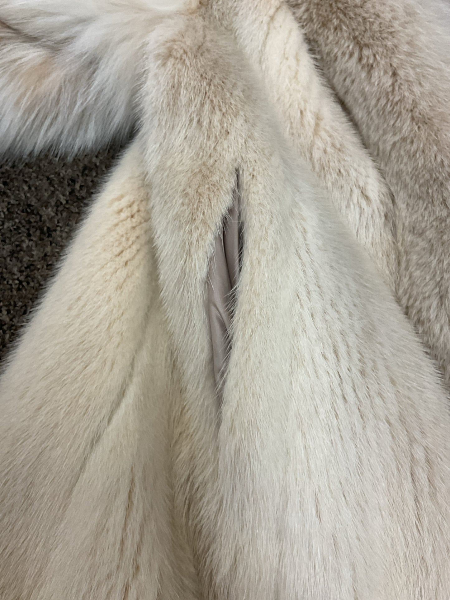 Ribnick Size M White Coat fox fur