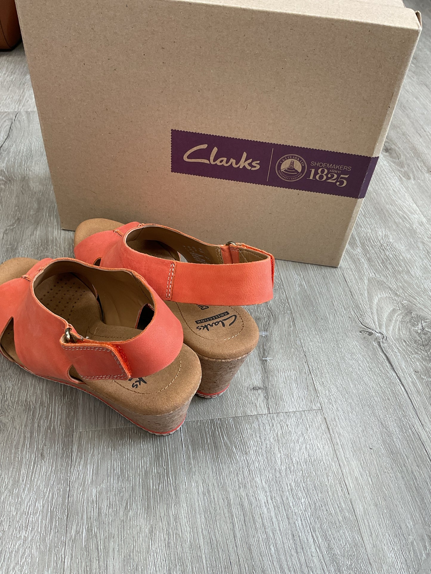 Clarks 6.5 Orange Sandals