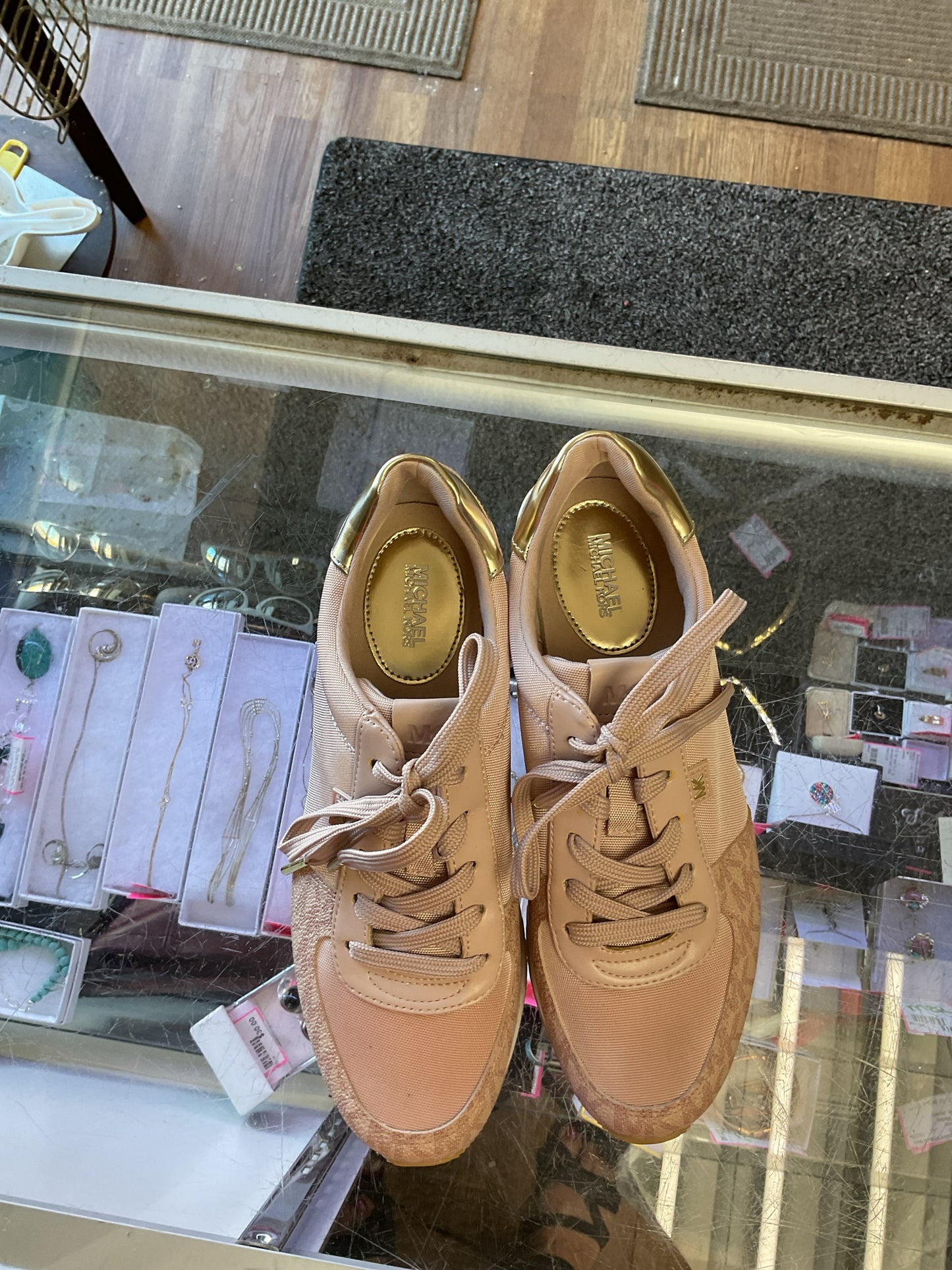 Michael Kors 7.5 Pink shoes New sneakers MK with gold
