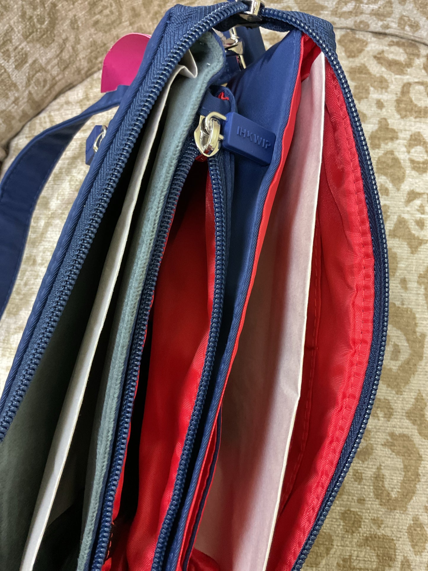 ihkwip Purse NWT nylon crossbody
