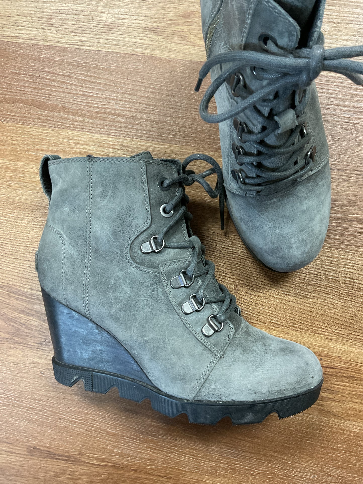 Sorel 7.5 Gray Boots Uptown wedge gray distressed leather