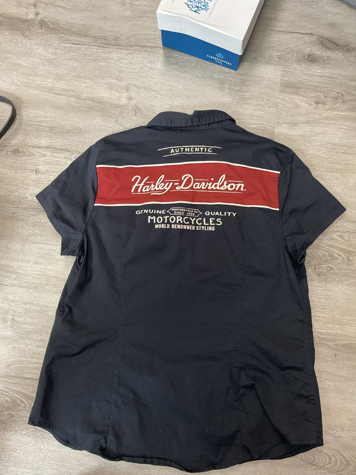 Harley Davidson Size L Black Shirt short sleeve blouse in excellent shape