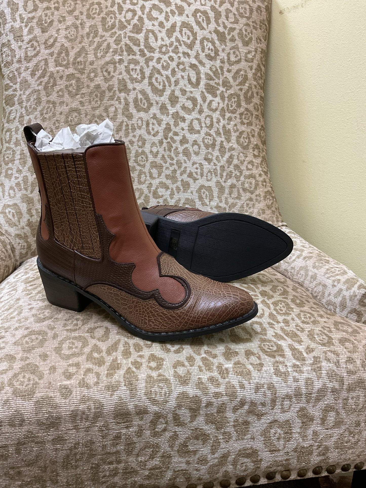 Coconut 6 Brown Boots western new in box