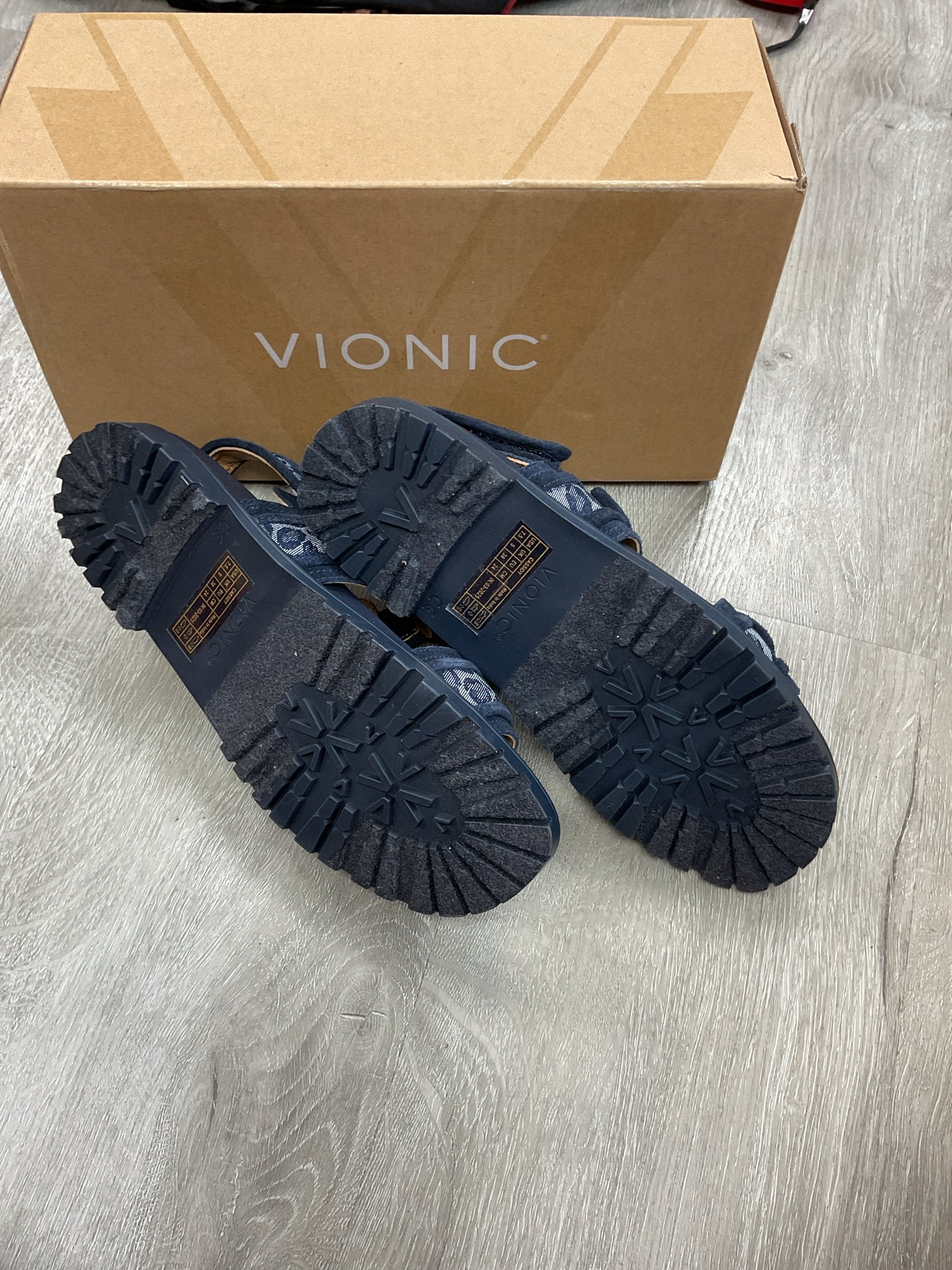 VIONIC 7.5 Denim Sandals New Cassidy ankle strap in box