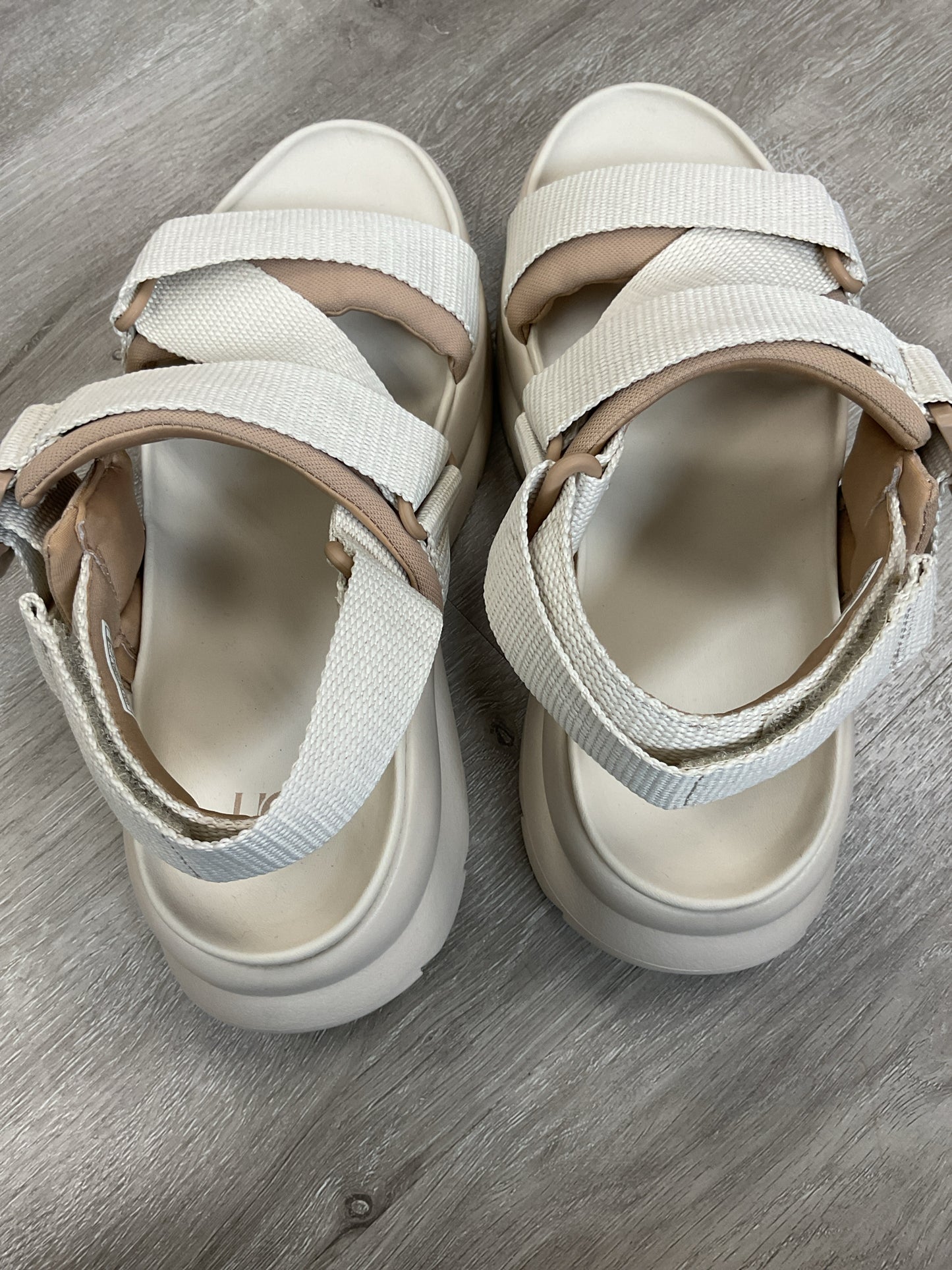 UGG 8.5 Cream Sandals La Camp Platform sandal