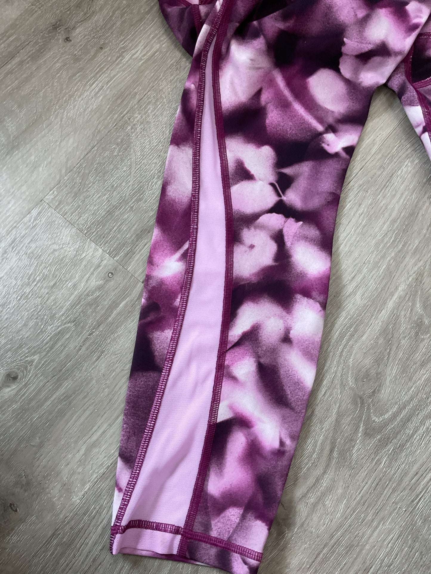 Lululemon Size 8 Purple Pants Wunder Under High Rise 7/8 tights blossom alpine