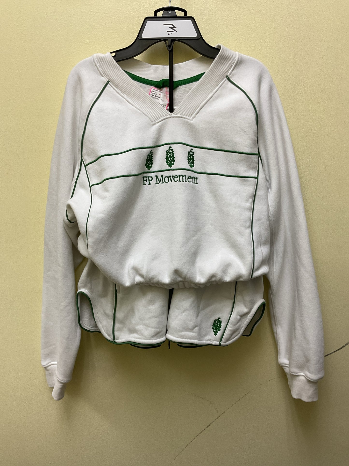 FREE PEOPLE Size M White Sweatshirt FP Movement with shorts