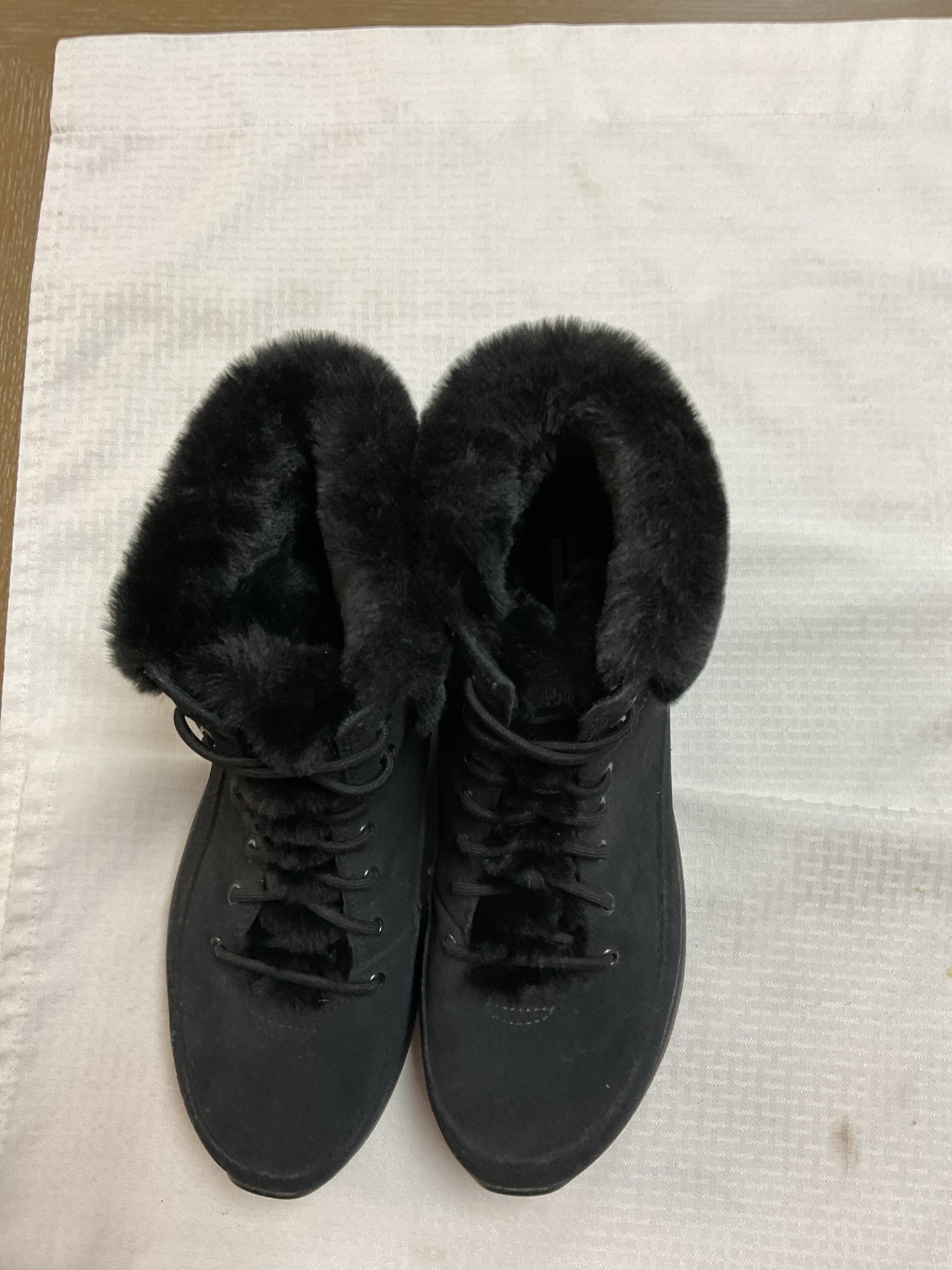 Skechers 10 Black Boots faux fur lined NEW