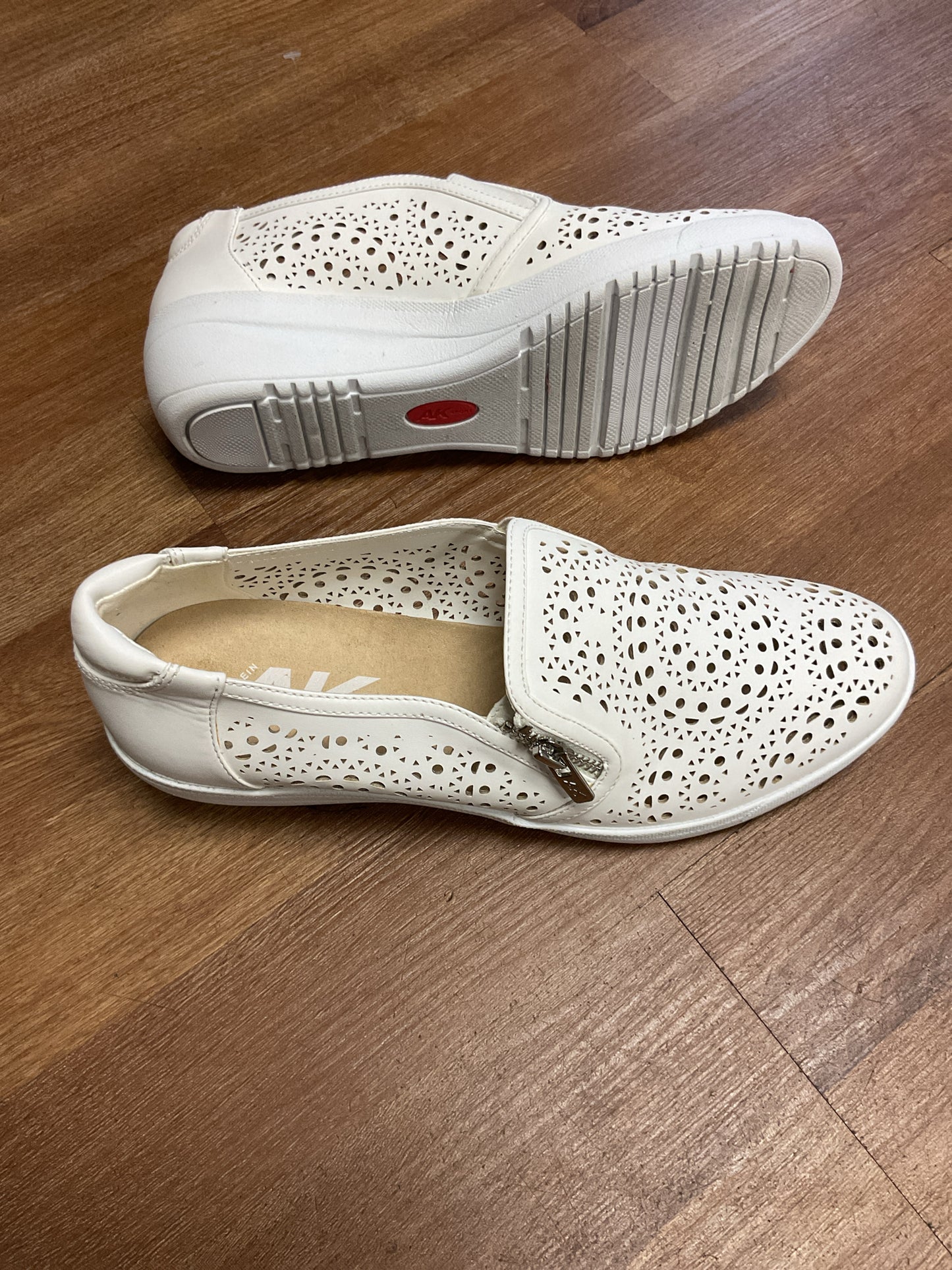 Anne Klein 9.5 White shoes