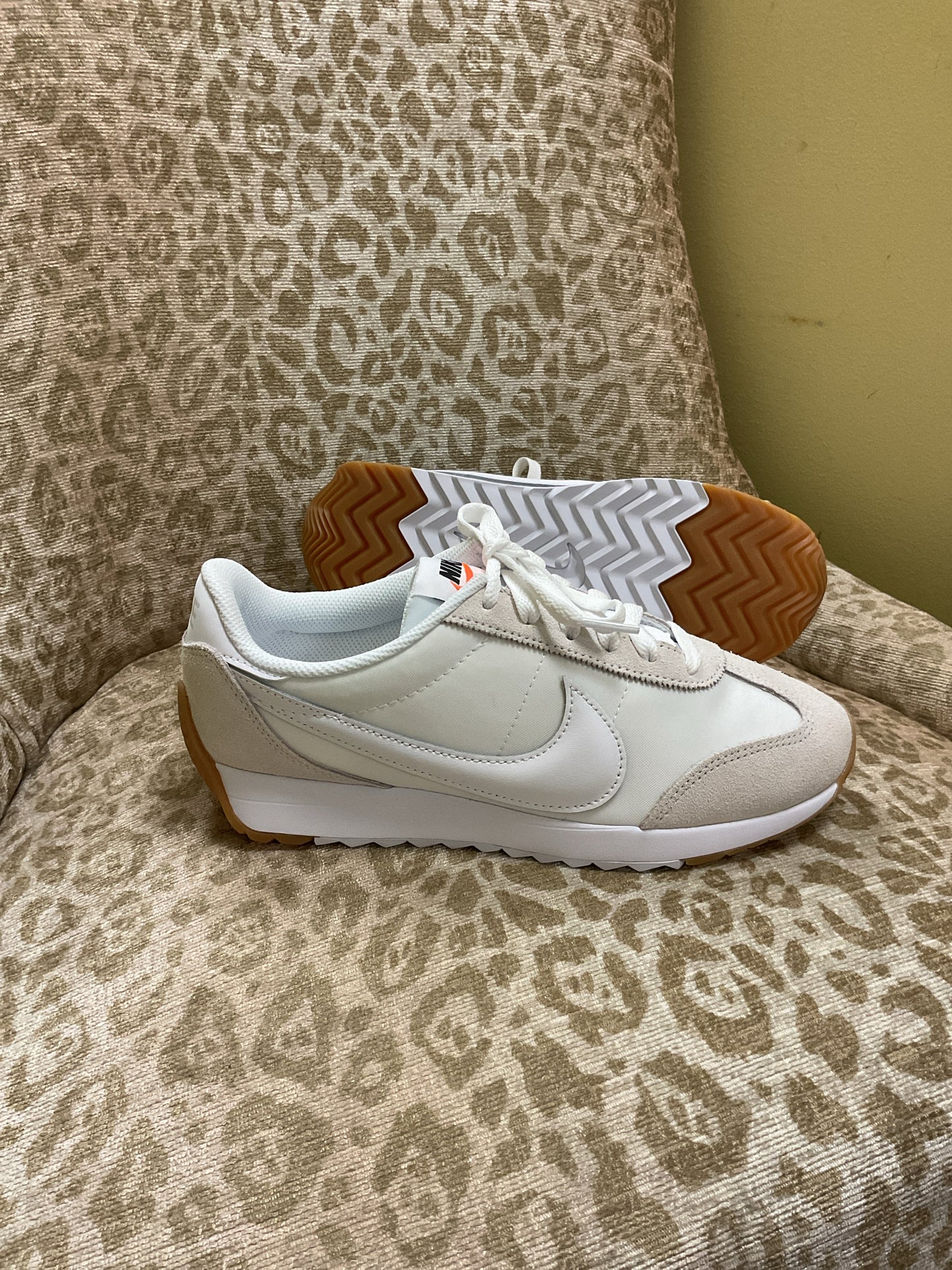 Nike 7 White shoes Pacific sneakers suede & nylon NEW