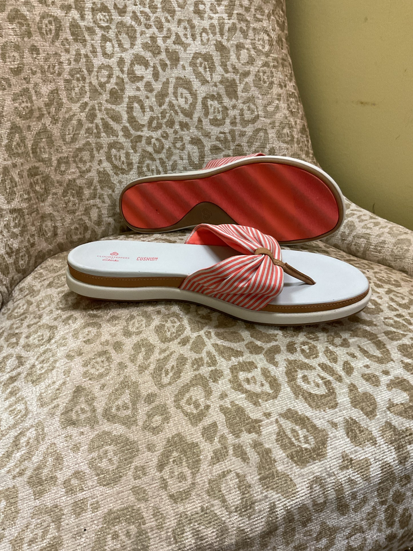 Clarks 9 Coral Sandals