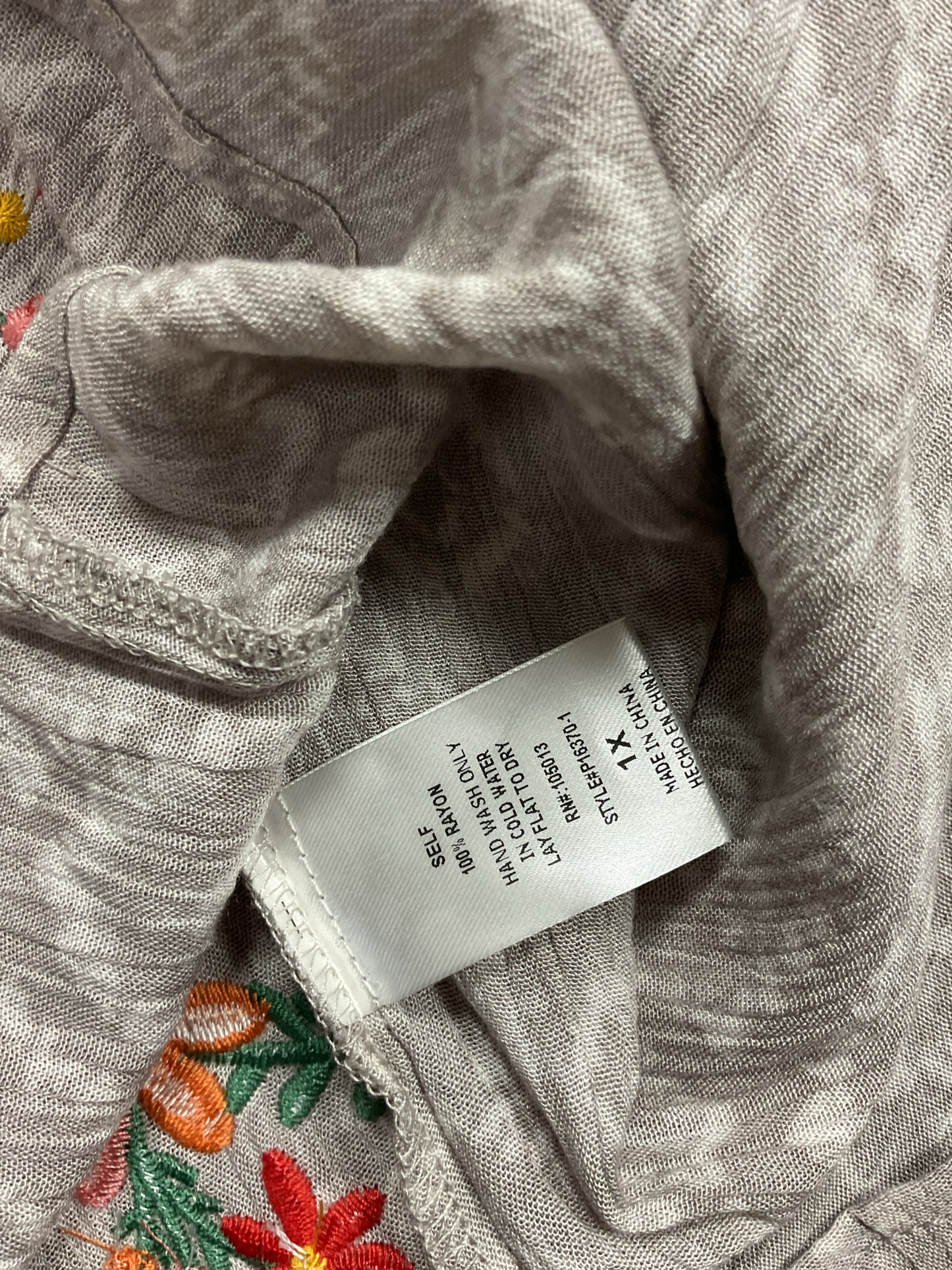 Savanna Jane Size 1X Gray Shirt