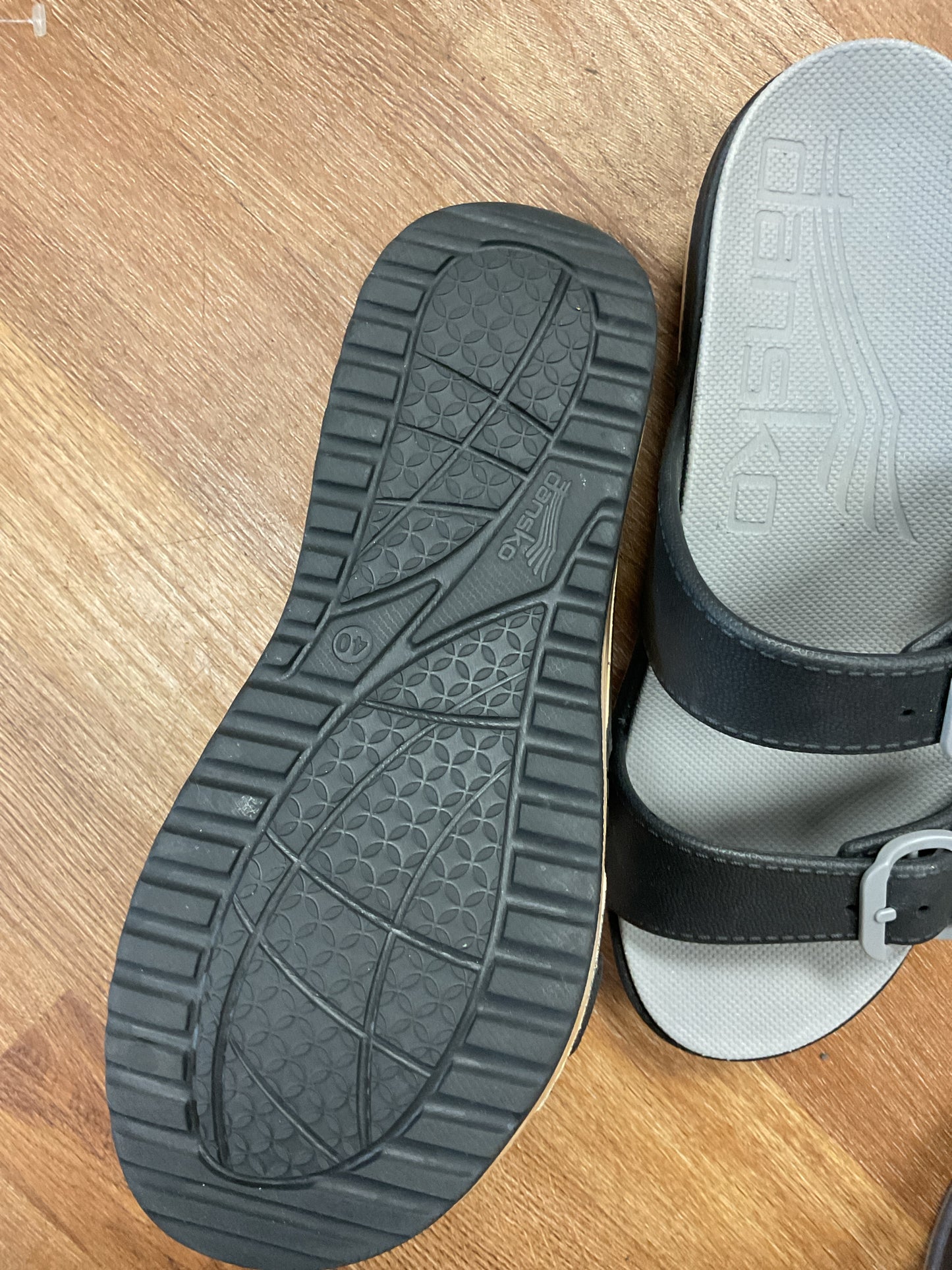 Dansko 10 Black Sandals NEW resin