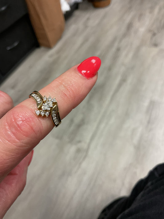 14K Ring 17 diamonds 2 bands and 5.1g size 6