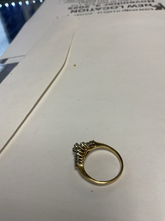 14K Ring diamond wtih accent diamonds size 5 cluster inlaid 2.7g