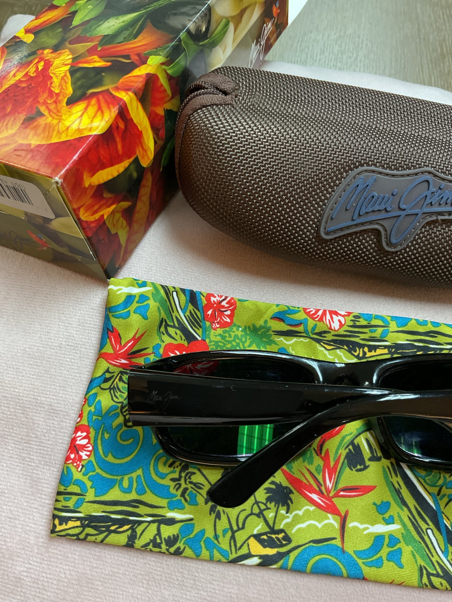 Maui Jim Sunglasses stingray size 55 black resin frames unisex