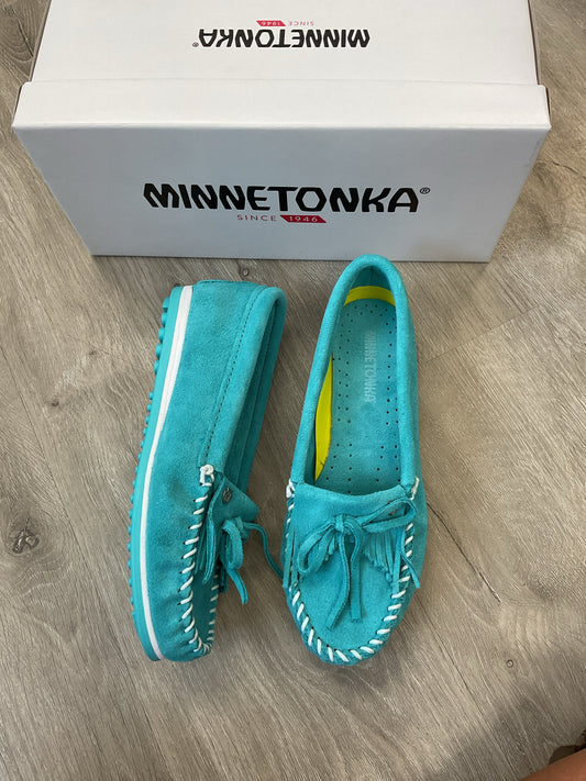 Minnetonka 7 Aqua shoes New moc