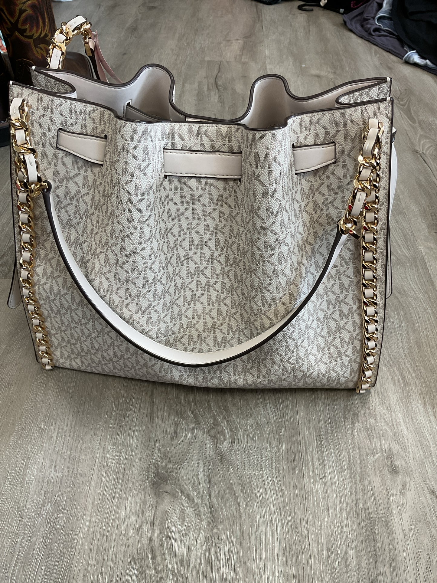 Michael Kors Purse large signiture gold chain design shoulder bag