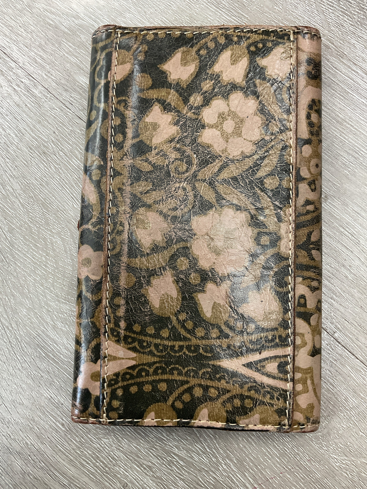Patricia Nash Wallet FULL SIZE CREAM AND OLIVE PRINT