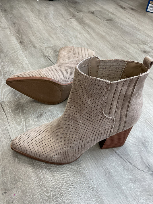 Indigo Rd. 8 Beige Boots perforated western booties slip on NEW