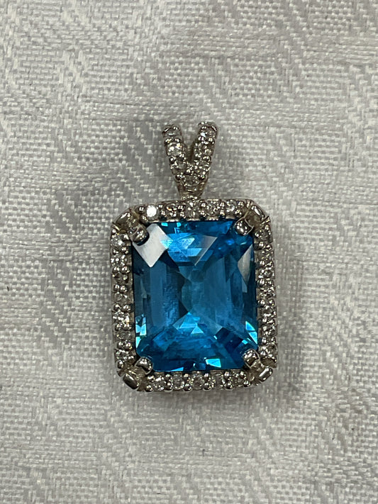 14K Pendant blue topaz diamond