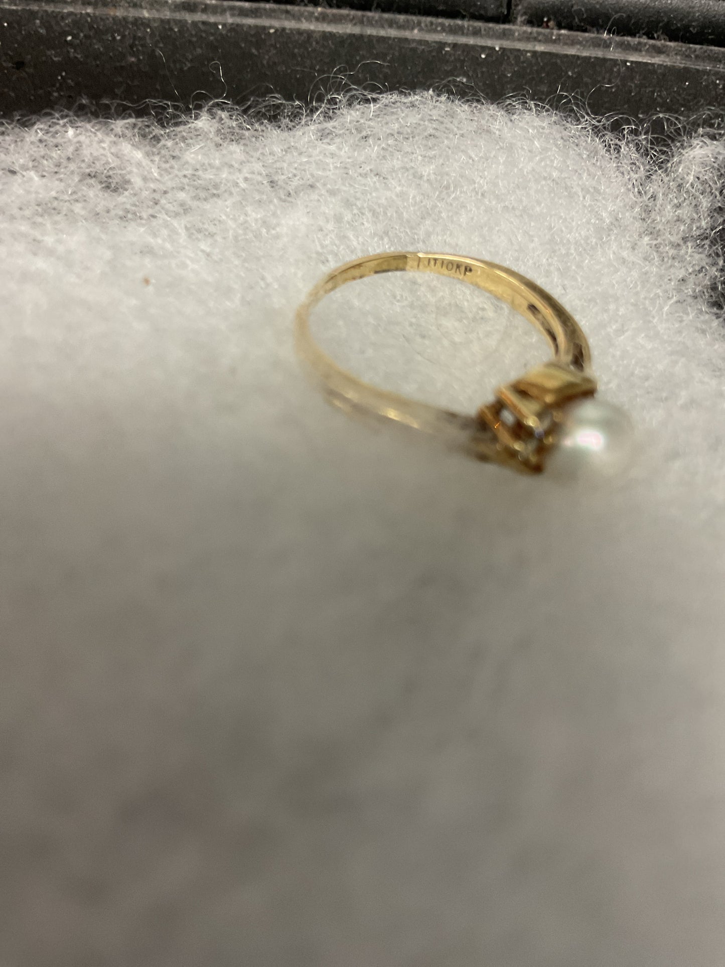10K Ring size 5.75 pearl and diamond accent yellow gold ring 2.4g