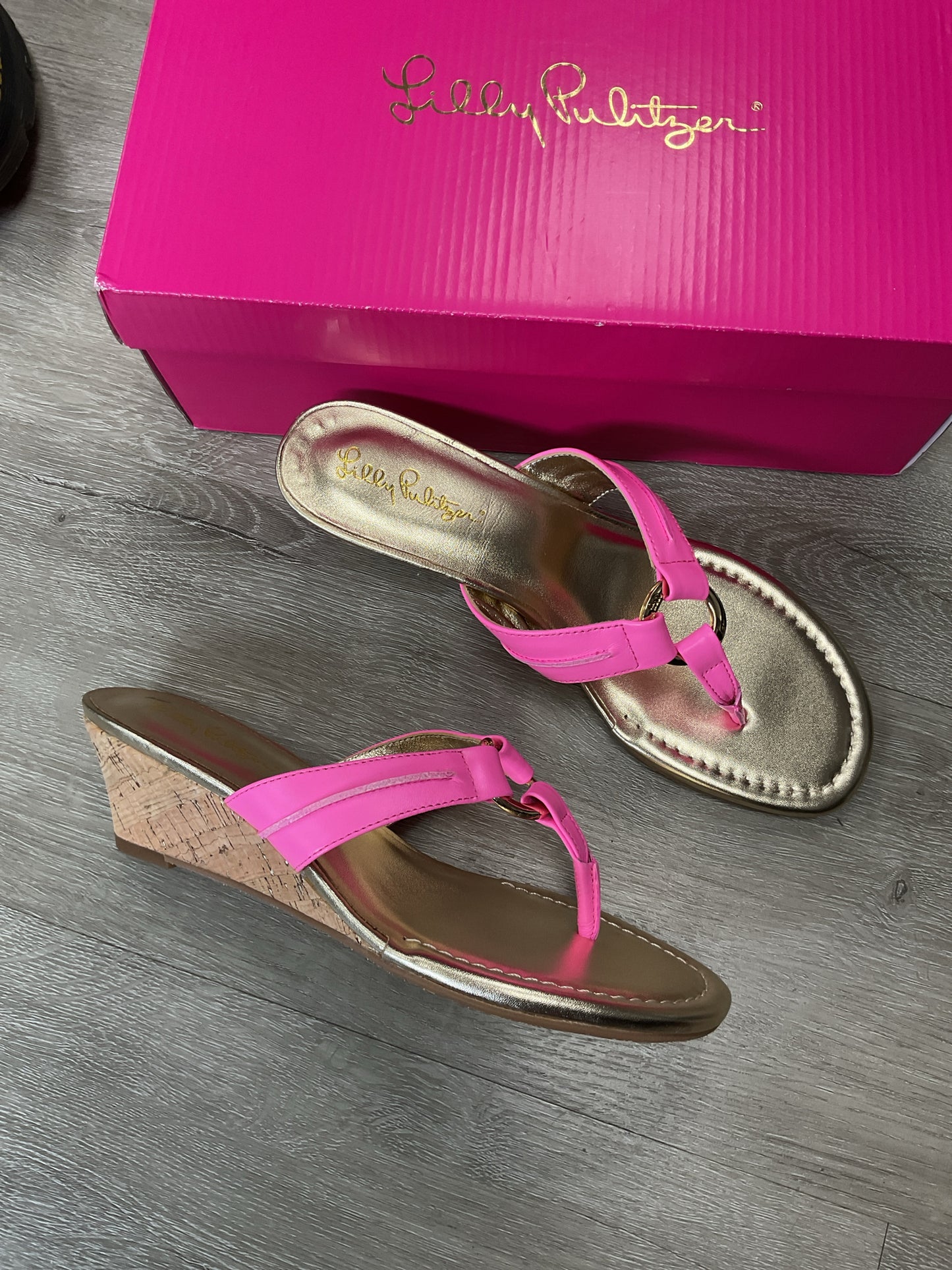 Lilly Pulitzer 8 Hot Pink Sandals wedge thong New in box Leather