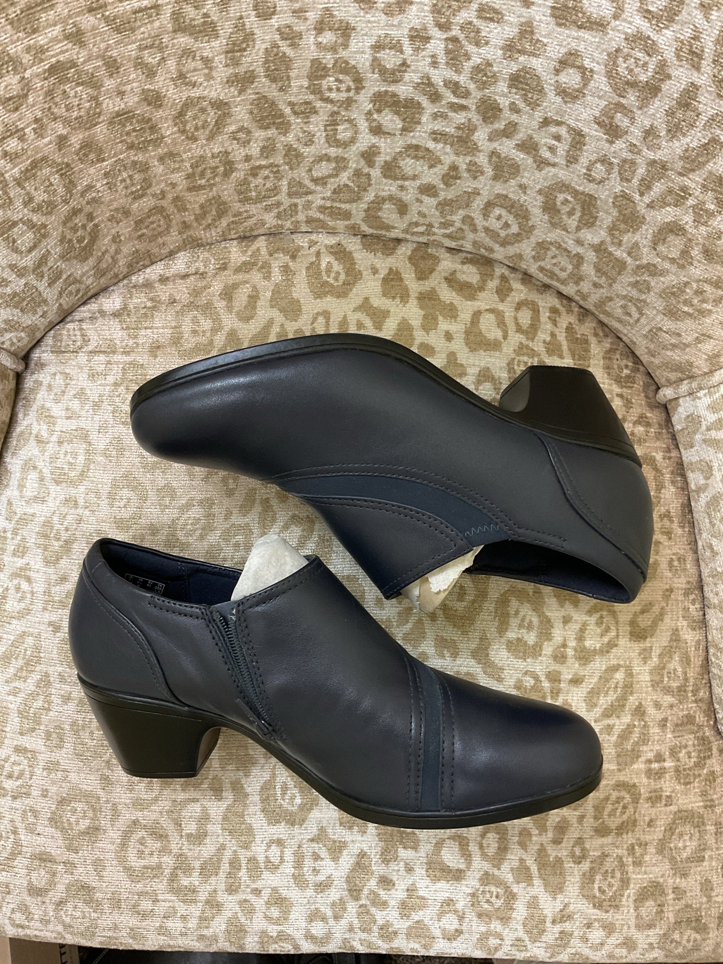 Clarks 9.5 Navy Boots heeled booties New inside zip comfort