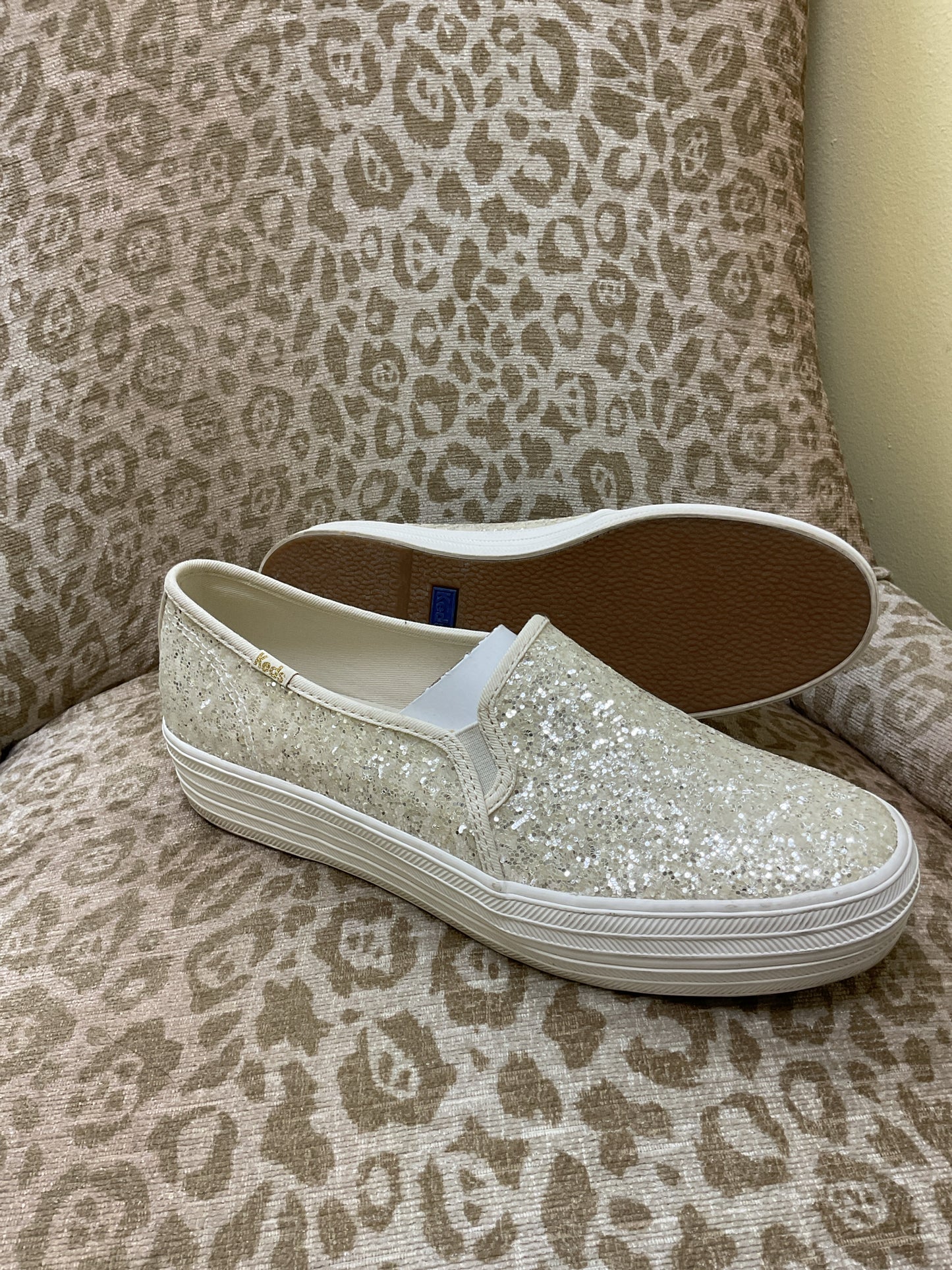 Kate Spade 9 White shoes new without box