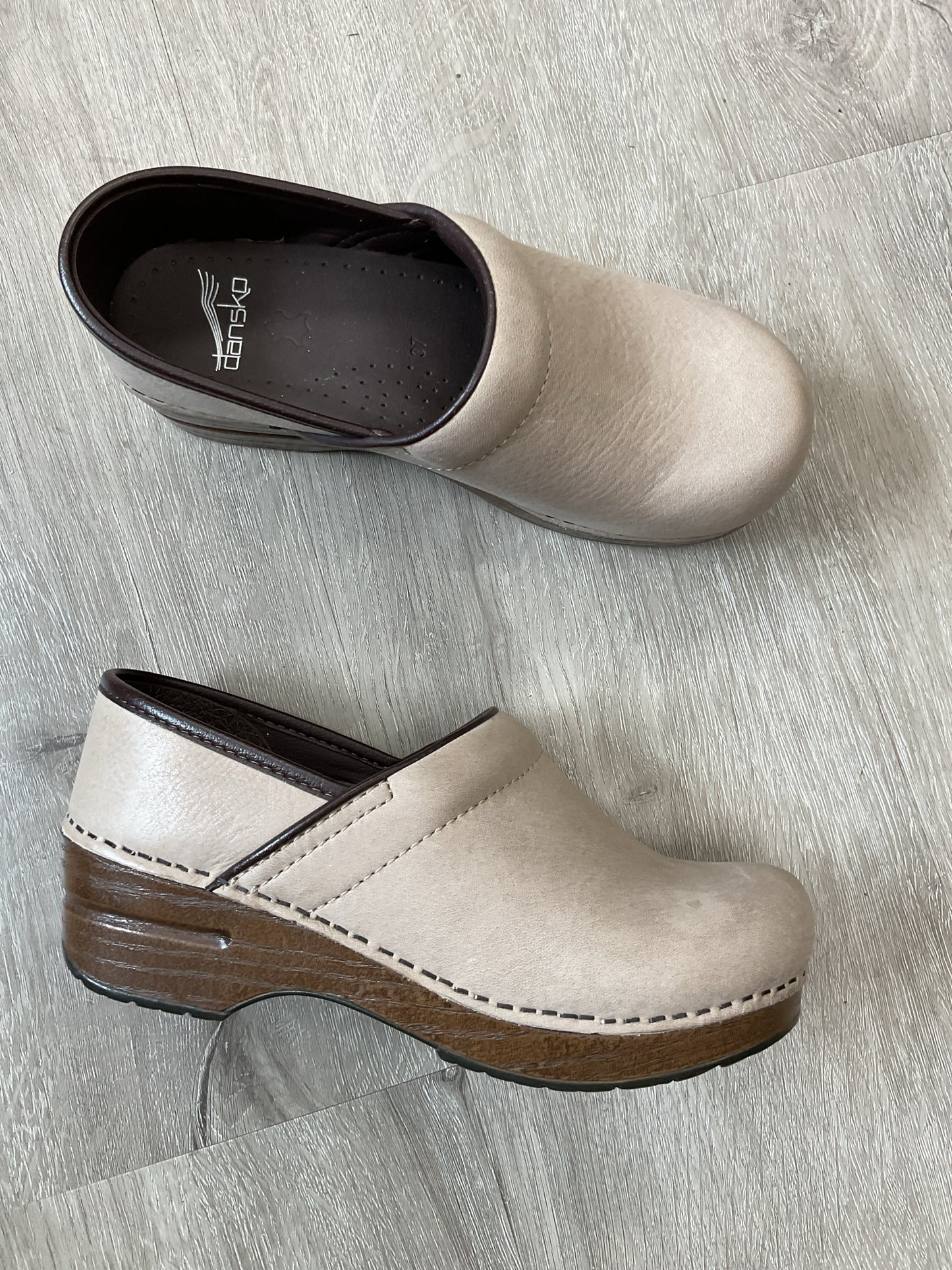 Dansko 6.5 Gray shoes worn once leather clogs