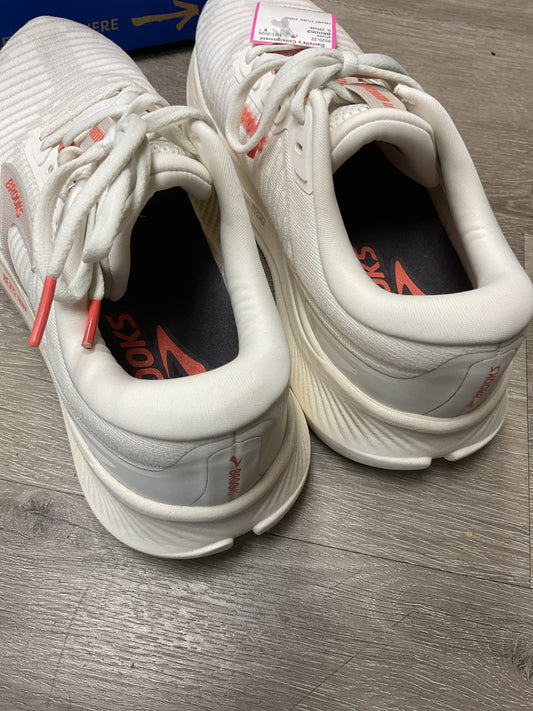 BROOKS 9 White shoes Revel Max New Coconut