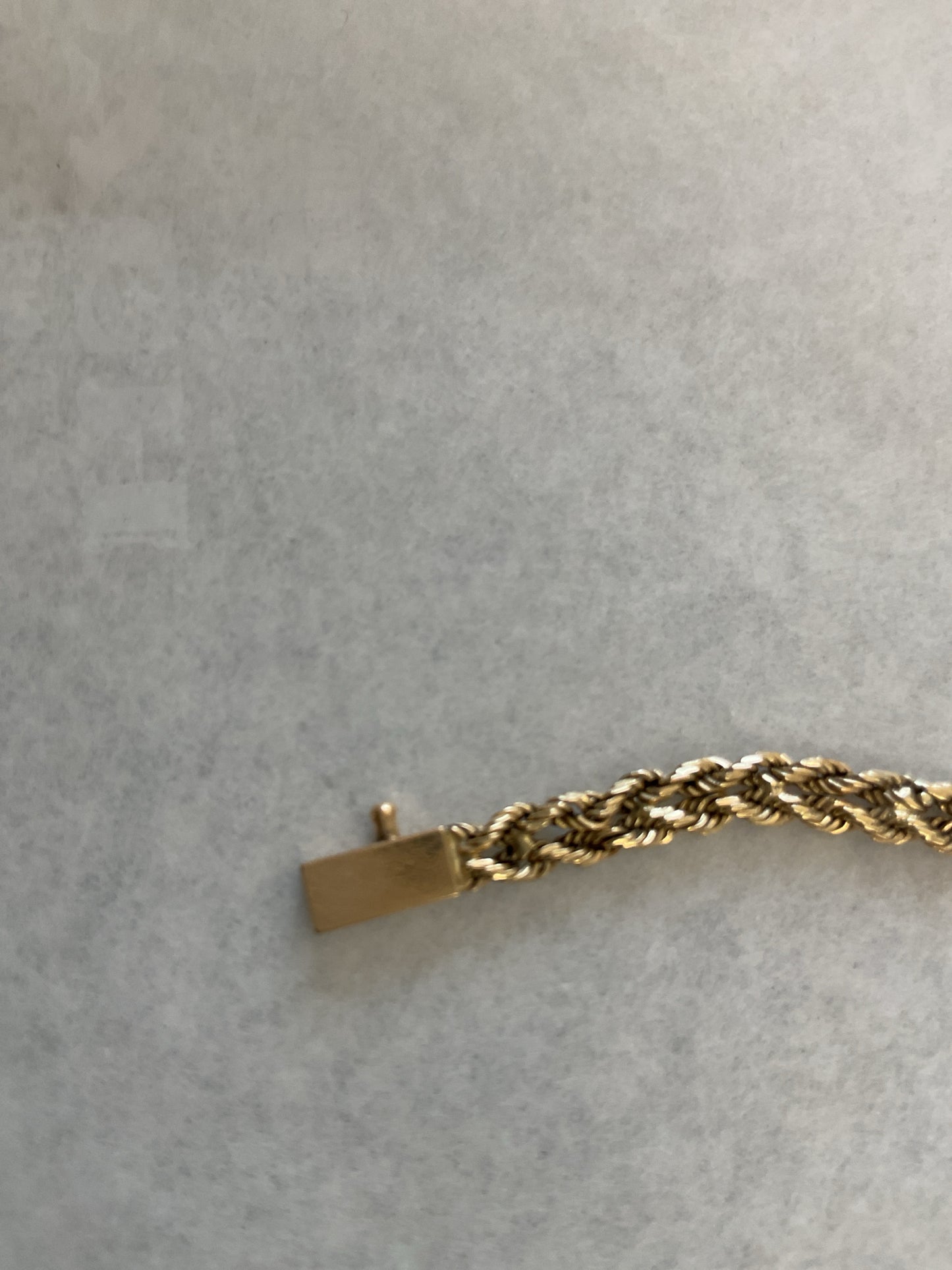 14K Bracelet 5.6g curb link chain bracelet 7"