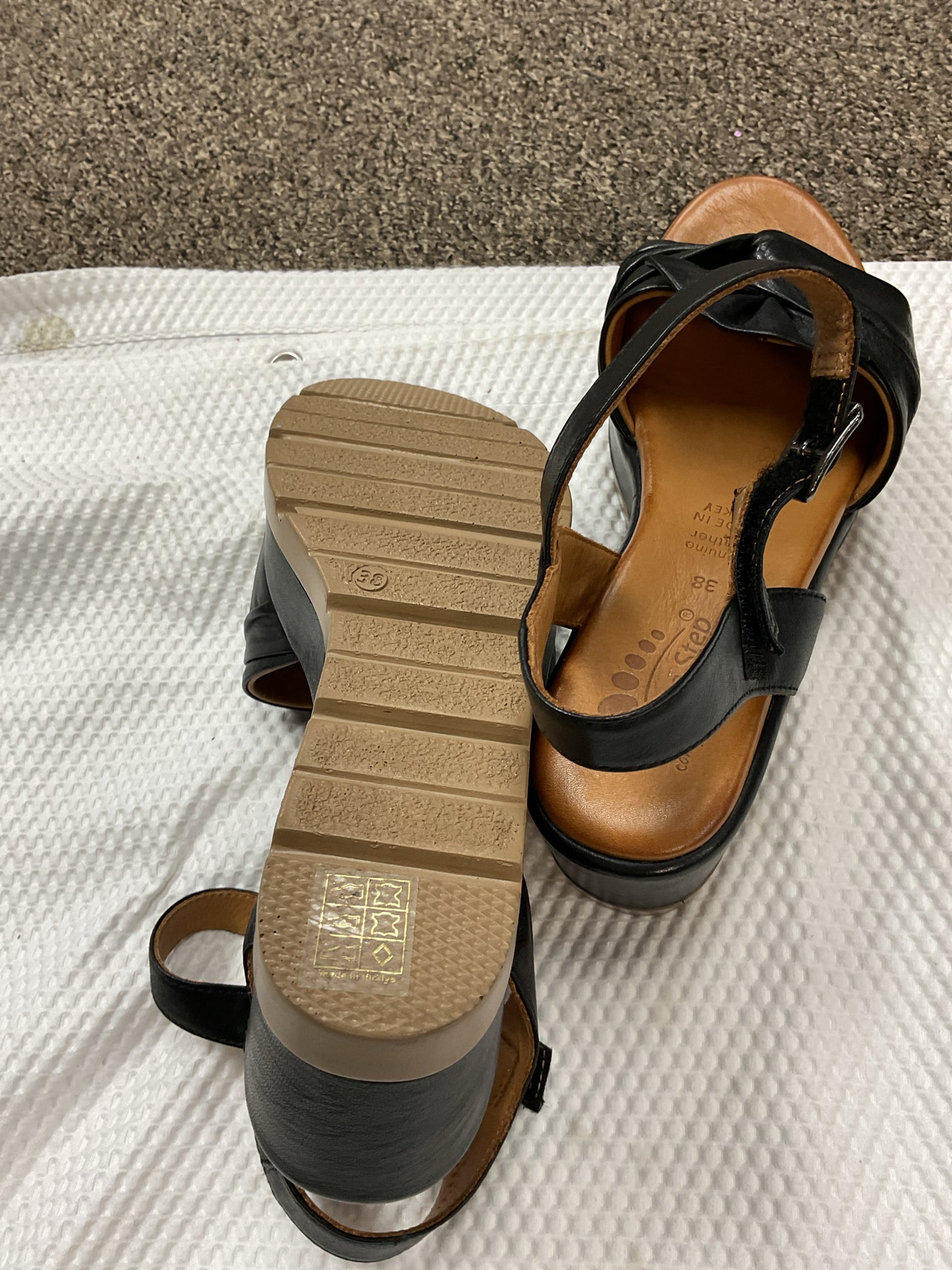 Spring Step 7.5 Black leather Sandals platform New NWOB ankle strap twist design