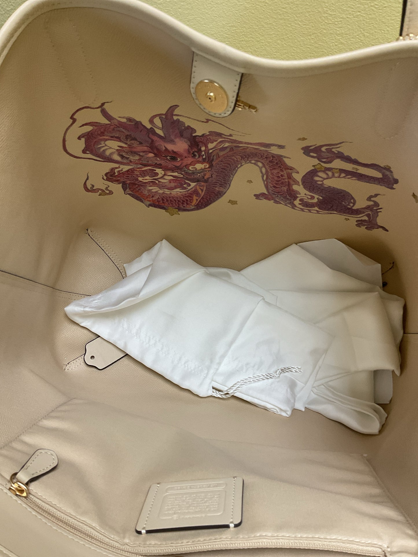 Purse CQ188 city tote beige signiture NWOT with dragon charm New Year