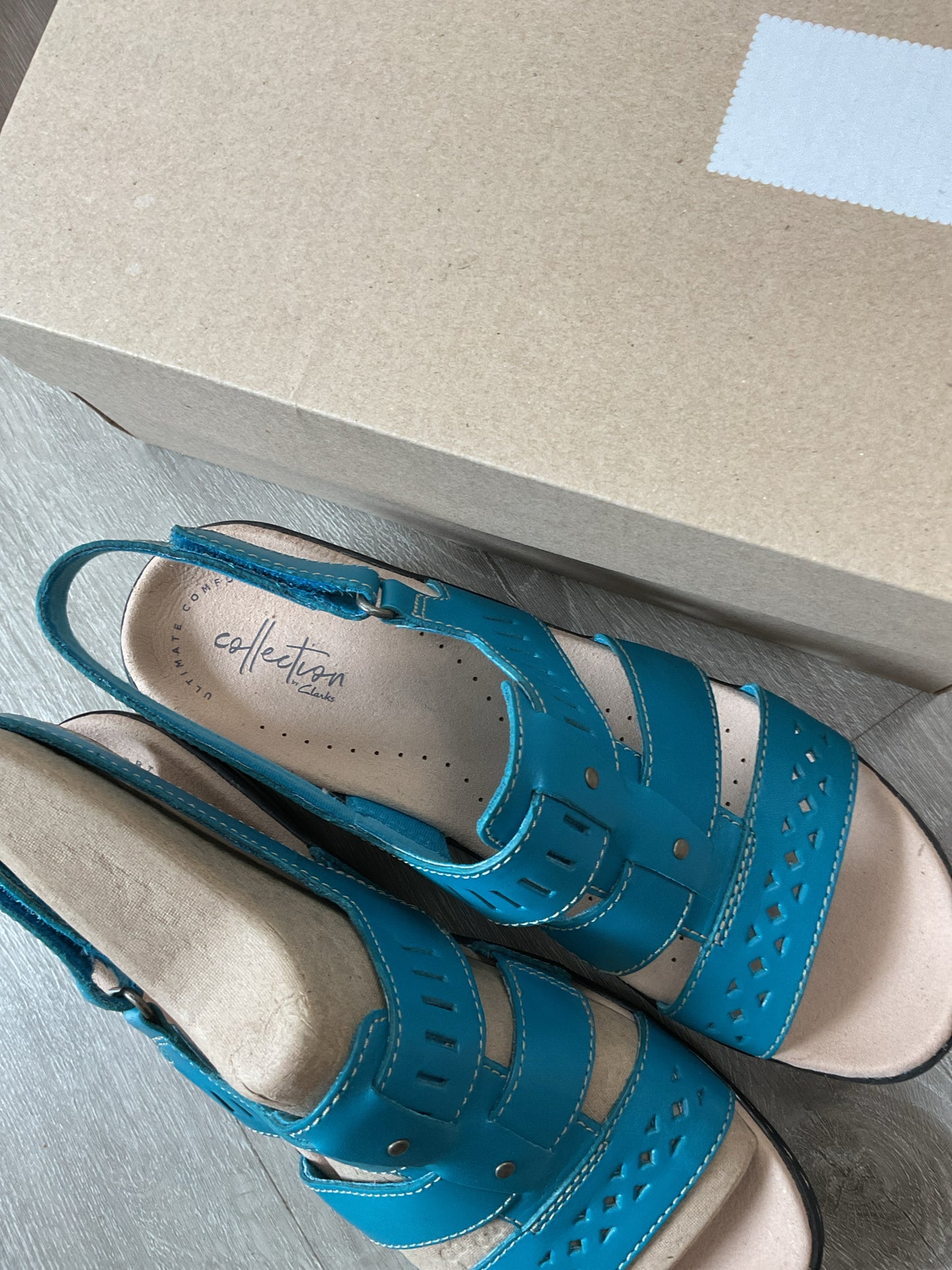 Clarks 8.5 Aqua Sandals leather New in box comfort