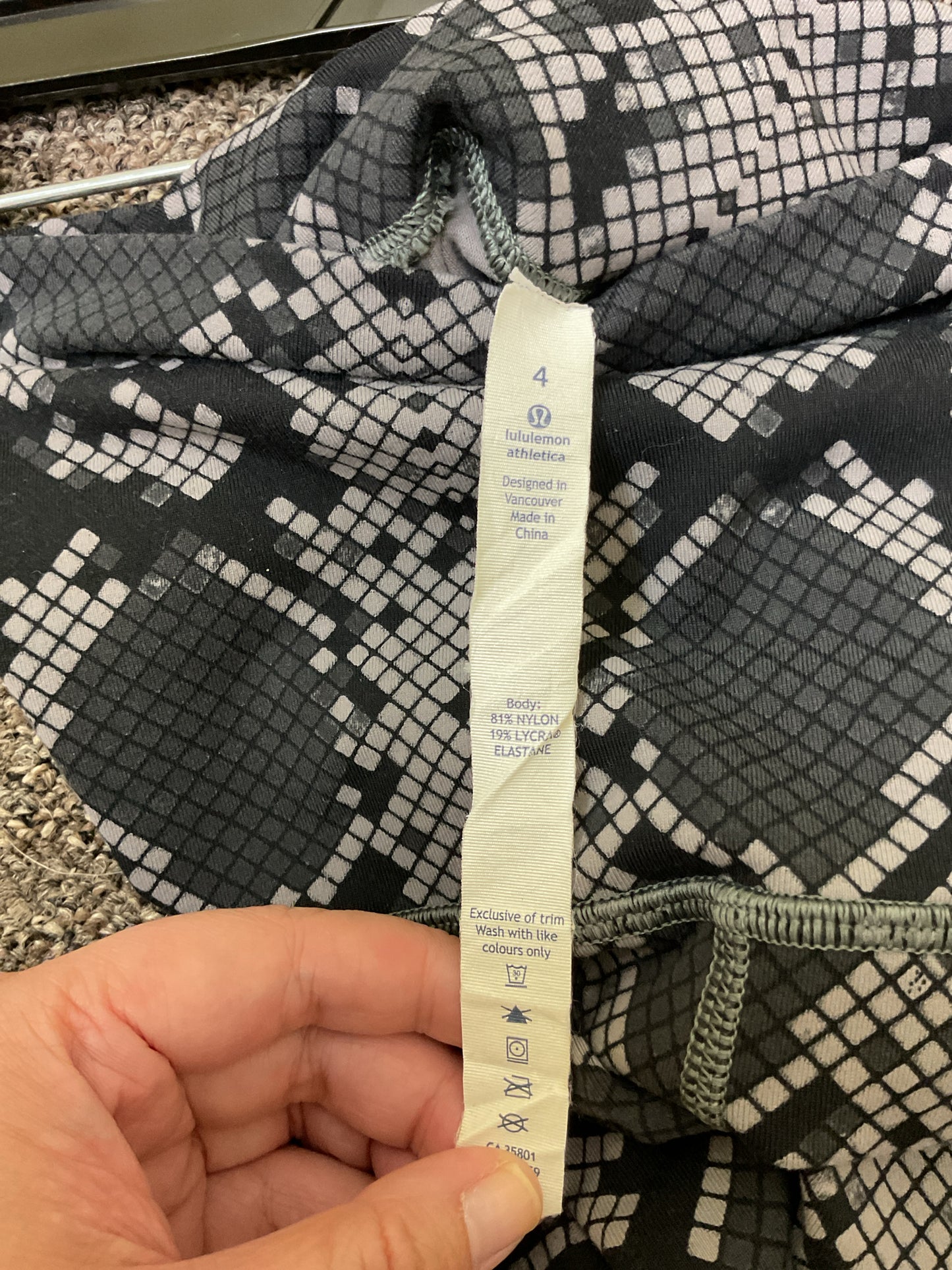 Lululemon Size 4 Gray Pants python calf length