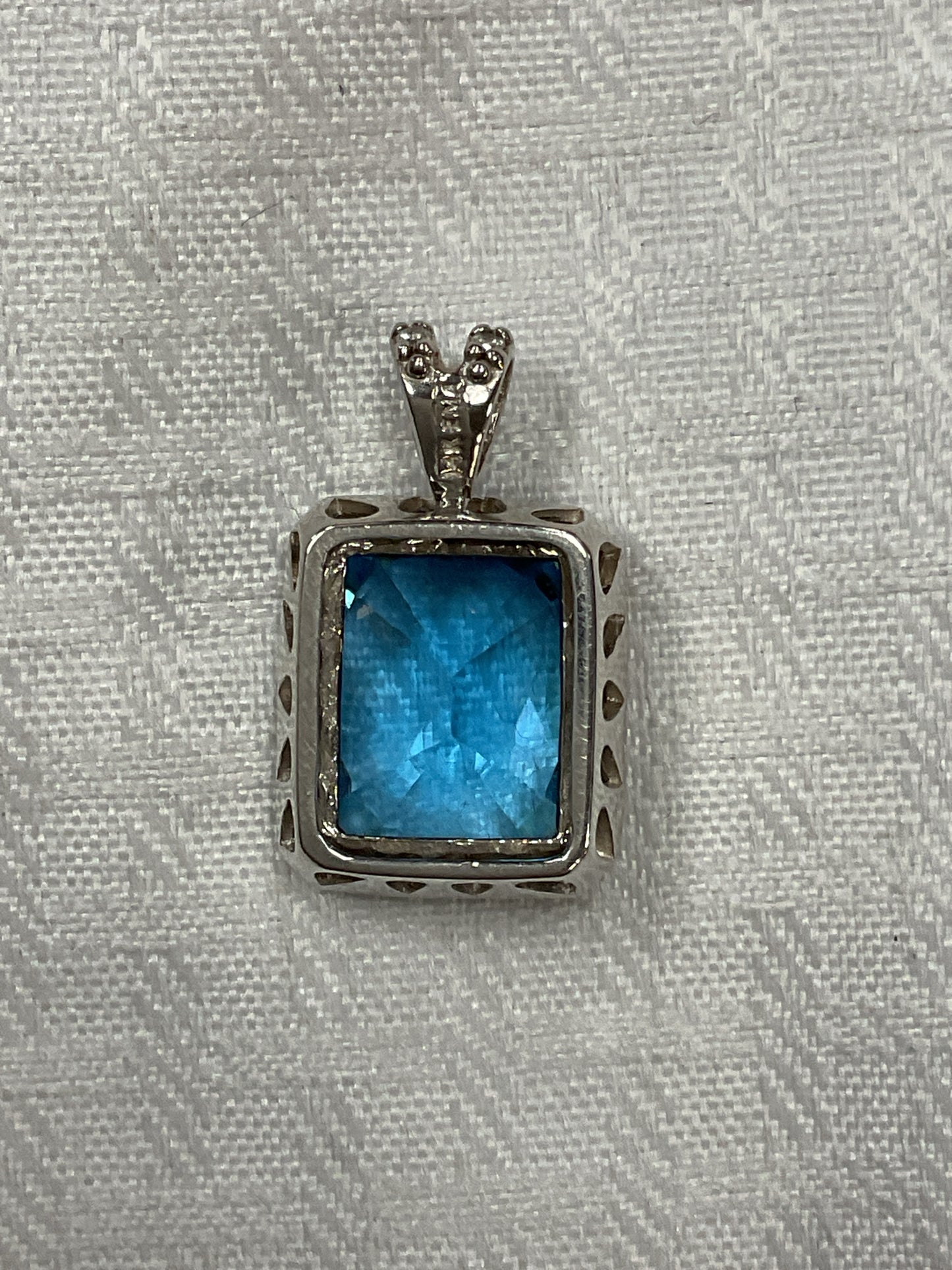 14K Pendant blue topaz diamond