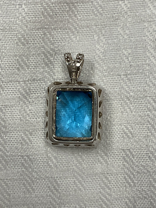 14K Pendant blue topaz diamond